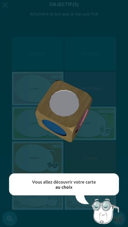 Jeu de coaching : découvrez votre carte au choix Interface d'application avec un cube en bois et le texte : "Vous allez découvrir votre carte au choix".